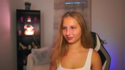 Emmie online show from October 2025 01:03:02 PM