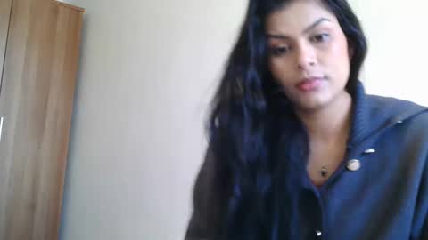 Snapshot of emmie_xxx chatting on December 2024 10:43:01 AM emmie online show from December 2024 10:43:01 AM