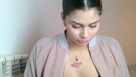 Snapshot of emmie_xxx chatting on December 2024 01:17:01 PM emmie online show from December 2024 01:17:01 PM