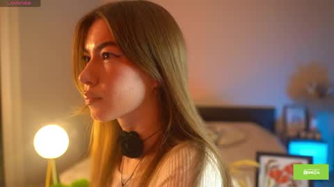 Snapshot of emmiellee chatting on June 2026 09:42:02 AM emmiellee online show from June 2026 09:42:02 AM