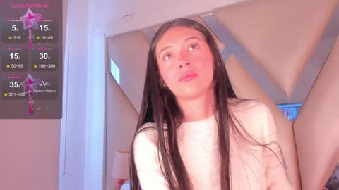 emmily_evans_ online show from January 2025 01:06:02 PM