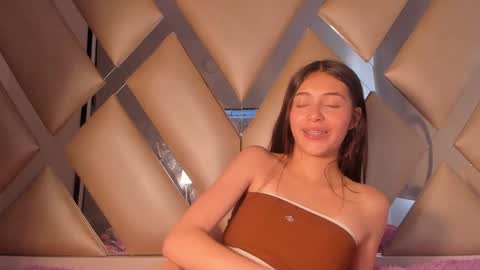 emmily_evans_ online show from February 2025 05:07:02 PM