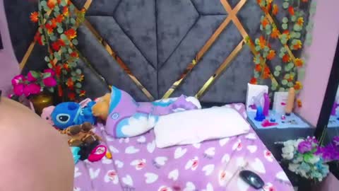 Snapshot of emmily_walker chatting on January 2025 09:02:01 AM EmmilyWalker online show from January 2025 09:02:01 AM