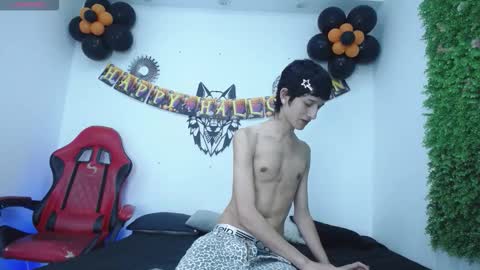 Snapshot of emmo_boy chatting on October 2025 12:26:01 PM SERGIO online show from October 2025 12:26:01 PM