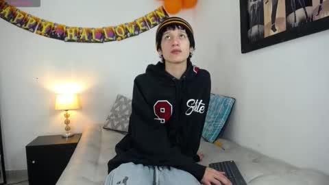 Snapshot of emmo_boy chatting on October 2025 02:34:02 AM SERGIO online show from October 2025 02:34:02 AM