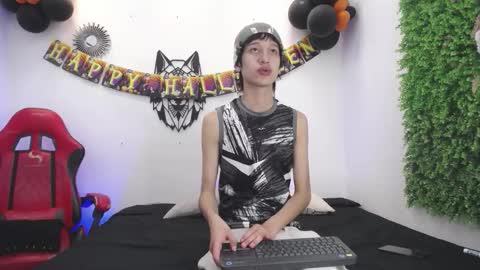 Snapshot of emmo_boy chatting on October 2025 01:01:02 PM SERGIO online show from October 2025 01:01:02 PM