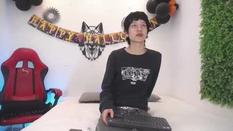 Snapshot of emmo_boy chatting on October 2025 12:50:01 PM SERGIO online show from October 2025 12:50:01 PM