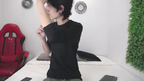 Snapshot of emmo_boy chatting on November 2025 12:48:01 PM SERGIO online show from November 2025 12:48:01 PM