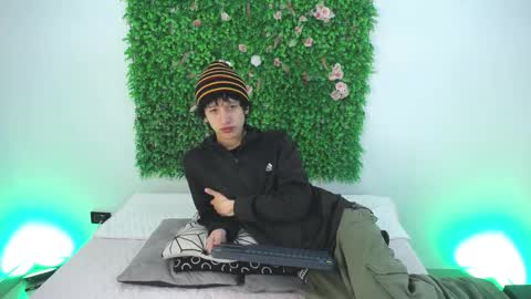 Snapshot of emmo_boy chatting on November 2025 01:11:01 PM SERGIO online show from November 2025 01:11:01 PM