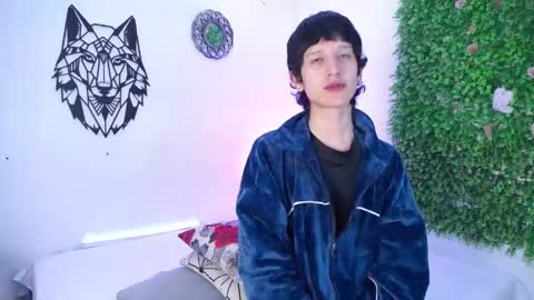 Snapshot of emmo_boy chatting on December 2025 12:32:02 PM SERGIO online show from December 2025 12:32:02 PM