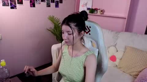 Snapshot of emmy_dreamy_ chatting on July 2026 04:19:01 AM emmy_dreamy_ online show from July 2026 04:19:01 AM