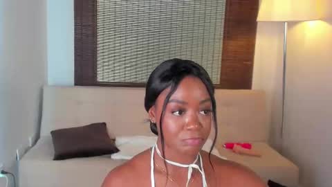 emmy_jacksson online show from March 2025 06:44:02 PM