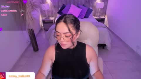 Emmy Walker online show from November 2025 10:59:01 AM