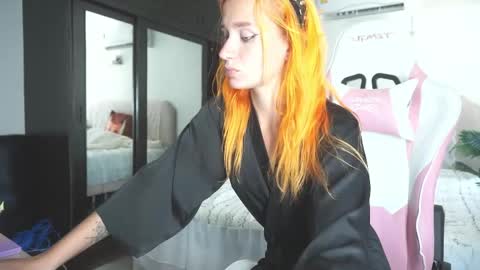 Snapshot of emmyfoxxofficial chatting on April 2026 08:09:02 AM Emmylie online show from April 2026 08:09:02 AM