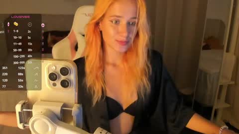 Snapshot of emmyfoxxofficial chatting on April 2026 06:27:01 PM Emmylie online show from April 2026 06:27:01 PM