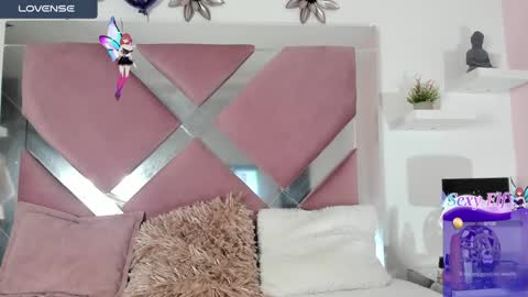 Snapshot of emmymiller1 chatting on January 2025 08:00:01 PM emmymiller1 online show from January 2025 08:00:01 PM