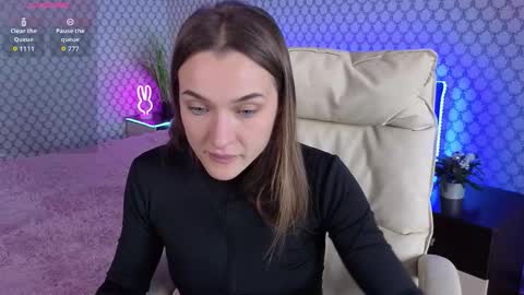 Snapshot of emmyskyy chatting on October 2025 09:29:01 AM Emma online show from October 2025 09:29:01 AM