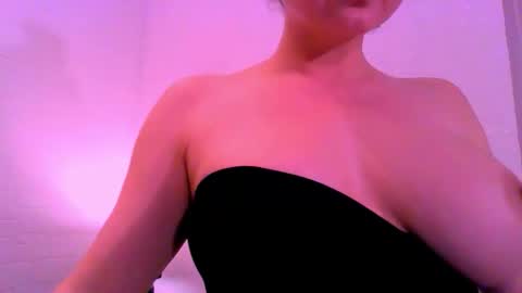 Snapshot of empierce chatting on May 2026 08:06:02 PM M online show from May 2026 08:06:02 PM