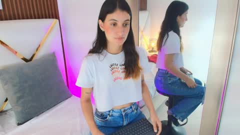 Snapshot of emy_ferrer_ chatting on April 2026 03:13:02 AM EMY FERRER online show from April 2026 03:13:02 AM