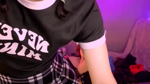 Snapshot of emy_flaker chatting on March 2026 05:03:02 AM emy_flaker online show from March 2026 05:03:02 AM