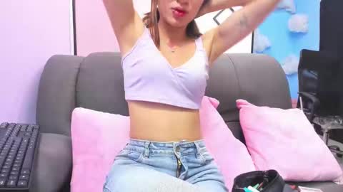 emy_latin online show from November 2025 08:53:02 PM