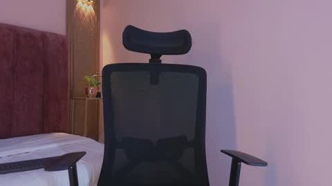 Emy online show from November 2025 07:14:01 AM