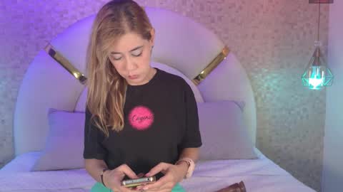 Emy  online show from November 2025 11:54:02 AM