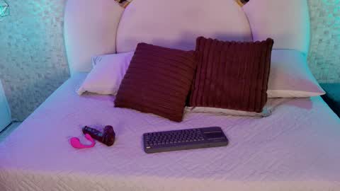 Emy  online show from February 2026 11:43:02 AM