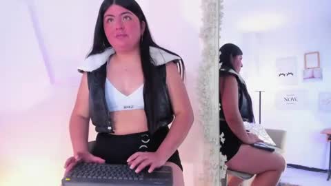 Snapshot of emy_sanz chatting on July 2026 01:25:02 PM emy_sanz online show from July 2026 01:25:02 PM