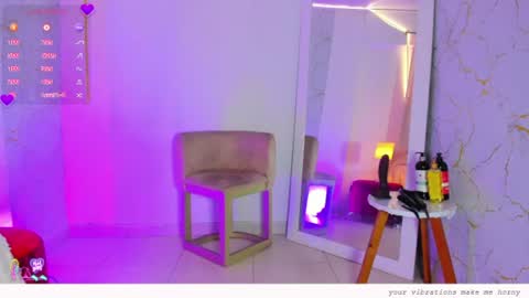 Snapshot of emylyjonhs chatting on July 2026 07:05:02 PM EMYLY online show from July 2026 07:05:02 PM