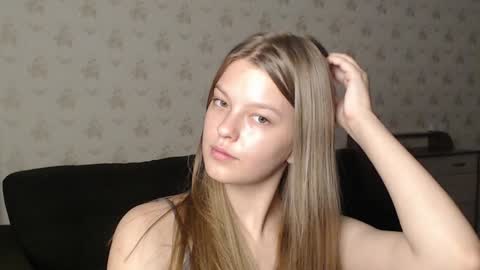 Snapshot of emysway chatting on December 2024 09:43:02 PM EmySway online show from December 2024 09:43:02 PM