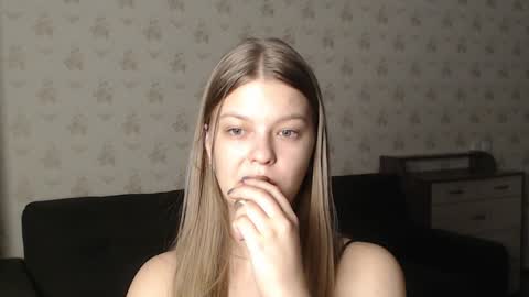 Snapshot of emysway chatting on December 2024 11:19:02 AM EmySway online show from December 2024 11:19:02 AM
