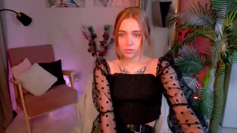 enchanted_bella online show from December 2025 01:51:02 PM