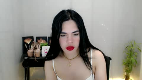 Snapshot of enchantress_mia03 chatting on June 2026 10:10:01 AM enchantress_mia03 online show from June 2026 10:10:01 AM