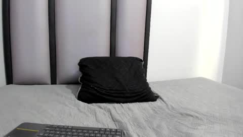 endrick_23 online show from April 2026 06:10:01 PM