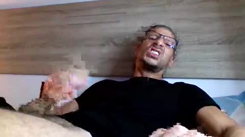 Snapshot of enri222 chatting on October 2025 10:09:02 PM rineking online show from October 2025 10:09:02 PM