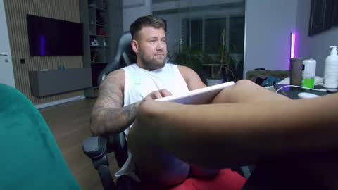 Erik online show from November 2025 09:39:01 PM