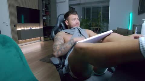 Erik online show from December 2025 08:25:01 PM