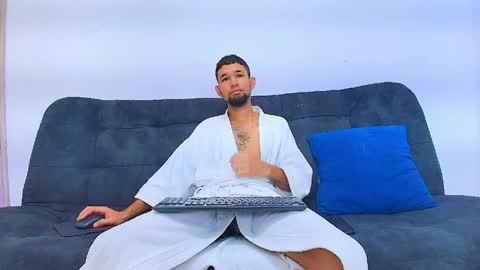 enyel_100 online show from April 2026 06:20:01 PM