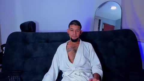 Snapshot of enyel_100 chatting on June 2026 02:53:01 AM enyel_100 online show from June 2026 02:53:01 AM