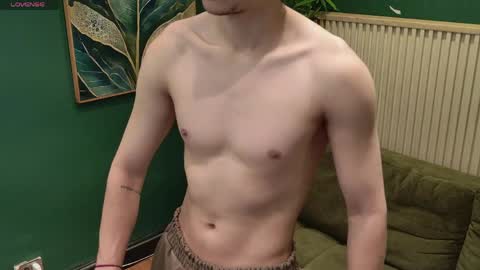 Snapshot of enzo_steel chatting on April 2026 11:40:02 PM enzo_steel online show from April 2026 11:40:02 PM
