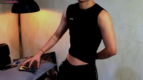 Snapshot of enzo_steel chatting on June 2026 06:04:01 AM enzo_steel online show from June 2026 06:04:01 AM