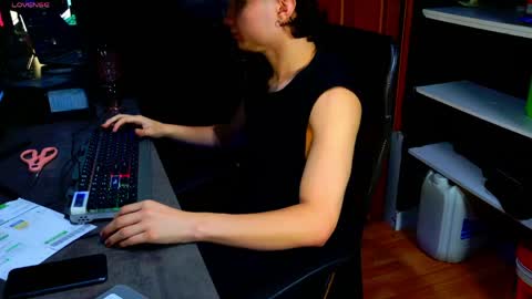Snapshot of enzo_steel chatting on June 2026 09:20:01 AM enzo_steel online show from June 2026 09:20:01 AM
