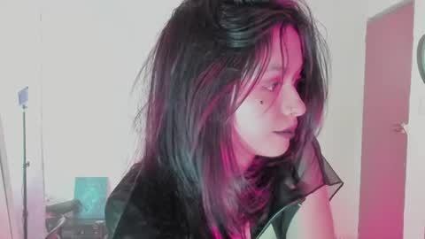 Leyla online show from June 2026 12:22:01 PM