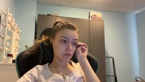 Lily online show from April 2026 03:09:02 AM