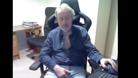 erasmus_d online show from February 2025 06:41:01 PM