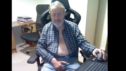 erasmus_d online show from February 2026 06:13:02 PM