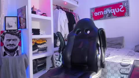 Tht BOSS Eren online show from October 2025 08:08:01 PM