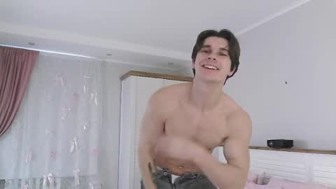 Eric Crush online show from March 2026 04:18:01 AM