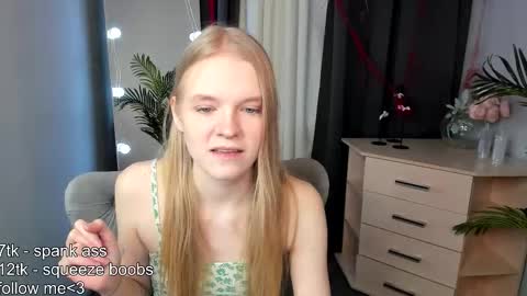 Snapshot of erica_coy_ chatting on November 2025 08:28:01 AM Erica online show from November 2025 08:28:01 AM